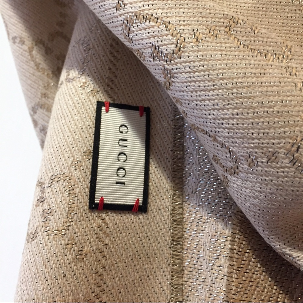 Authentic Stunning Gucci Shimmer Scarf/Wrap - Picture 4 of 8
